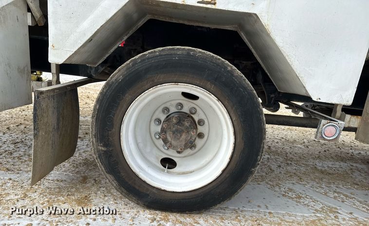 image for item EG7039 2006 International 4200 SBA 4x2 refuse truck