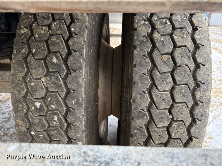 image for item EG7039 2006 International 4200 SBA 4x2 refuse truck