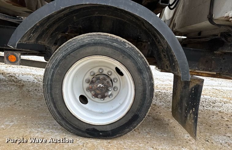 image for item EG7039 2006 International 4200 SBA 4x2 refuse truck