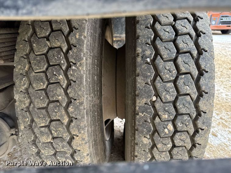 image for item EG7039 2006 International 4200 SBA 4x2 refuse truck