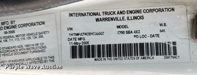 image for item EG7039 2006 International 4200 SBA 4x2 refuse truck