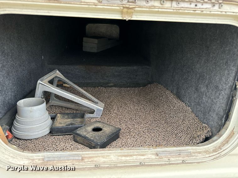 image for item EH7343 1994 Ford E350 Americana RV