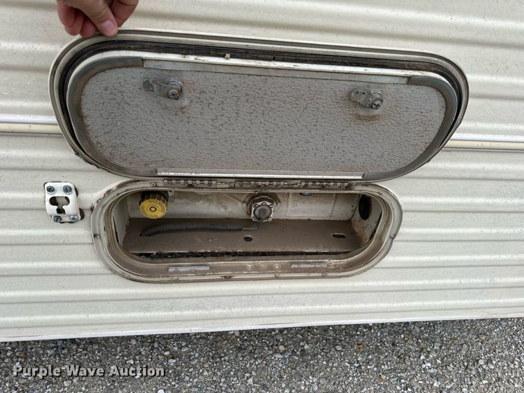 image for item EH7343 1994 Ford E350 Americana RV