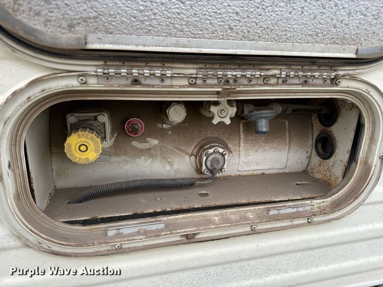 image for item EH7343 1994 Ford E350 Americana RV