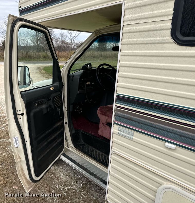image for item EH7343 1994 Ford E350 Americana RV