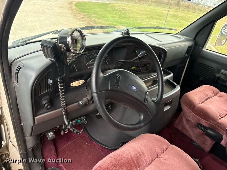 image for item EH7343 1994 Ford E350 Americana RV