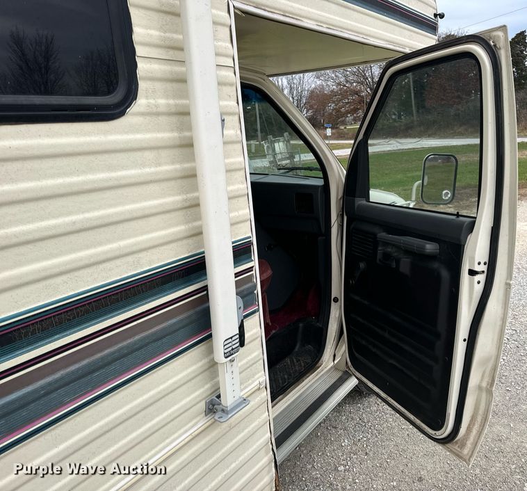 image for item EH7343 1994 Ford E350 Americana RV
