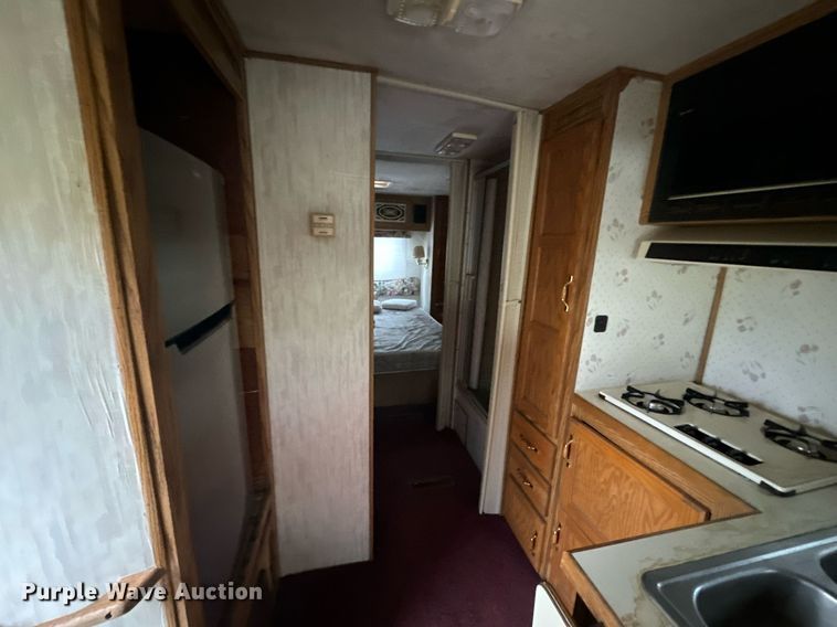 image for item EH7343 1994 Ford E350 Americana RV