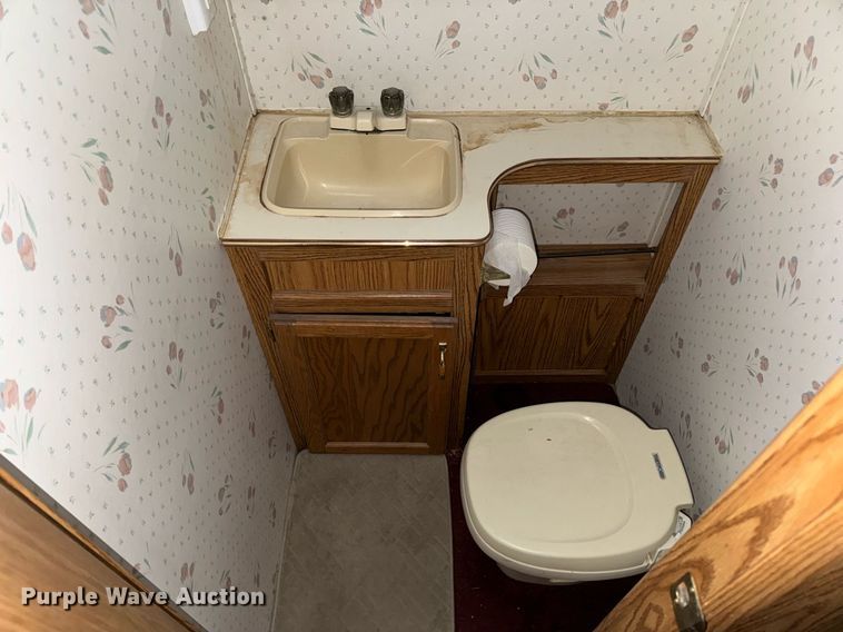 image for item EH7343 1994 Ford E350 Americana RV