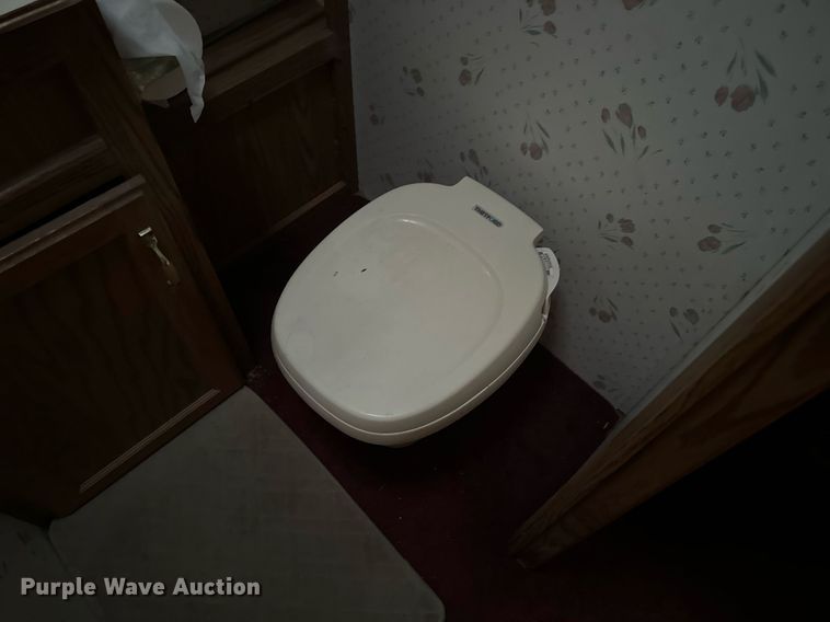 image for item EH7343 1994 Ford E350 Americana RV