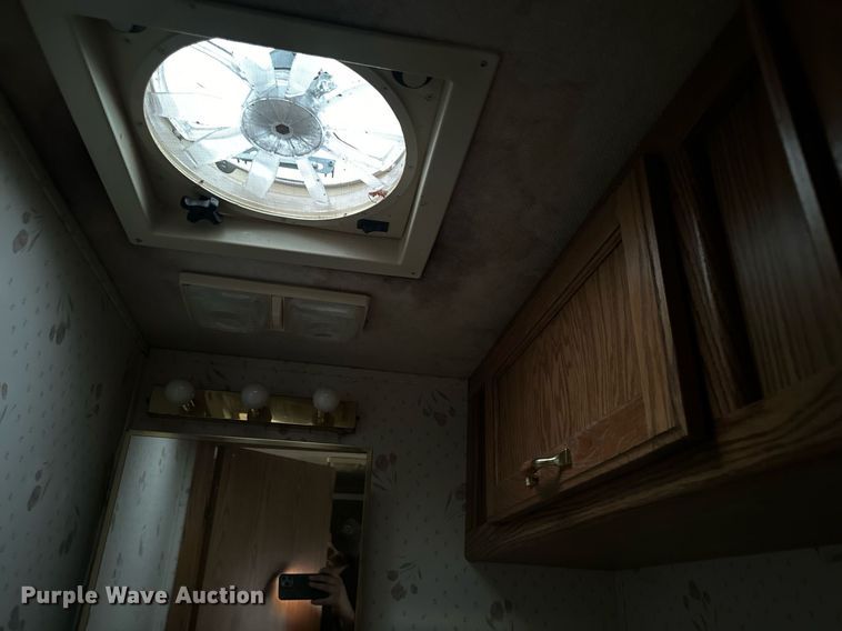 image for item EH7343 1994 Ford E350 Americana RV