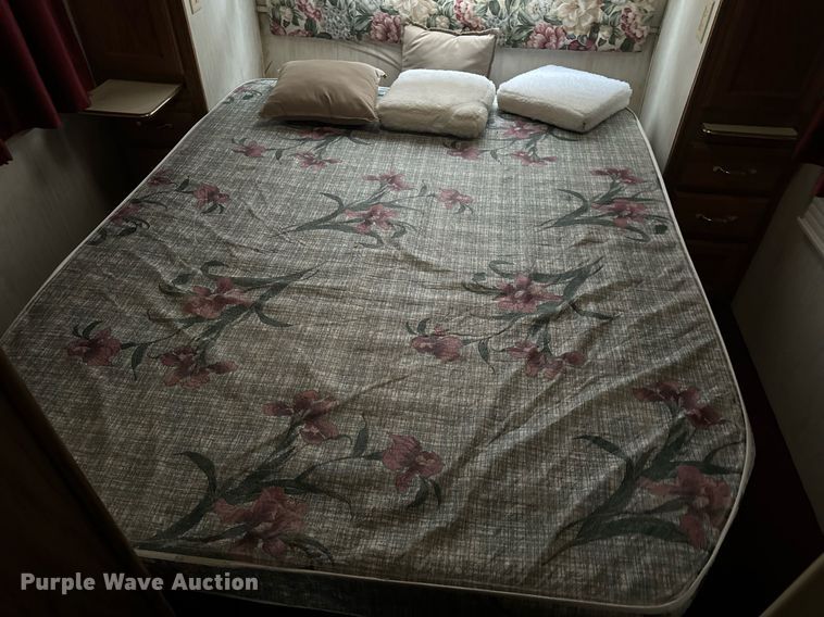 image for item EH7343 1994 Ford E350 Americana RV