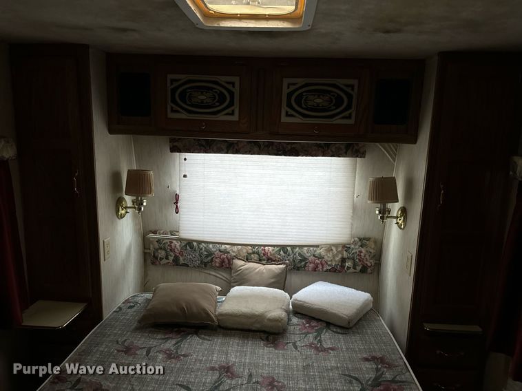 image for item EH7343 1994 Ford E350 Americana RV