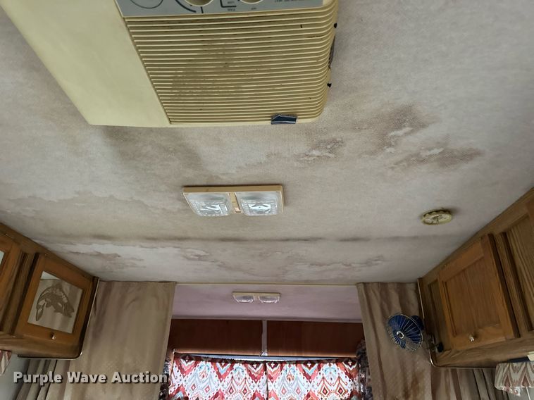 image for item EH7343 1994 Ford E350 Americana RV