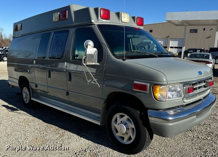 image for item EH7392 1997 Ford ambulance