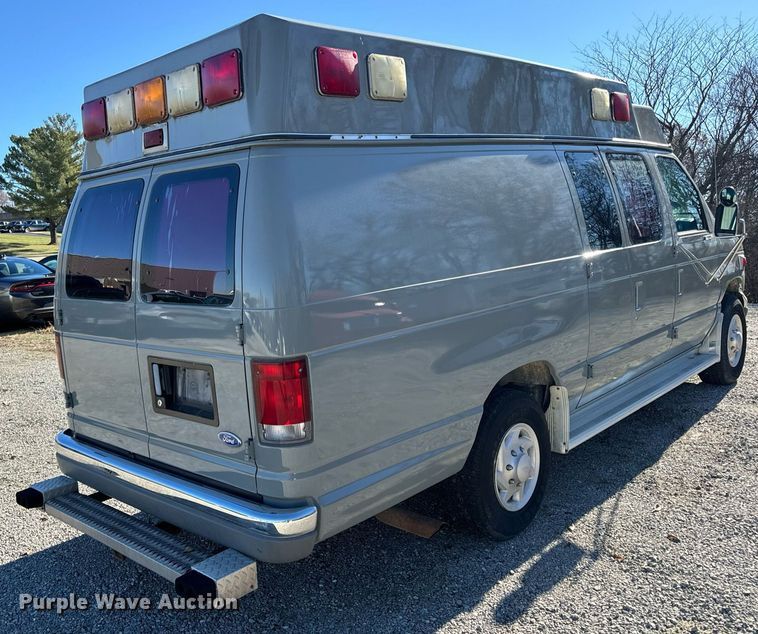 image for item EH7392 1997 Ford ambulance