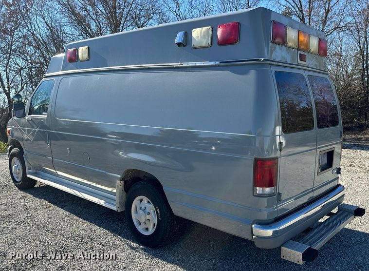 image for item EH7392 1997 Ford ambulance