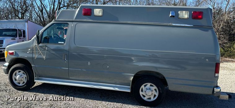 image for item EH7392 1997 Ford ambulance