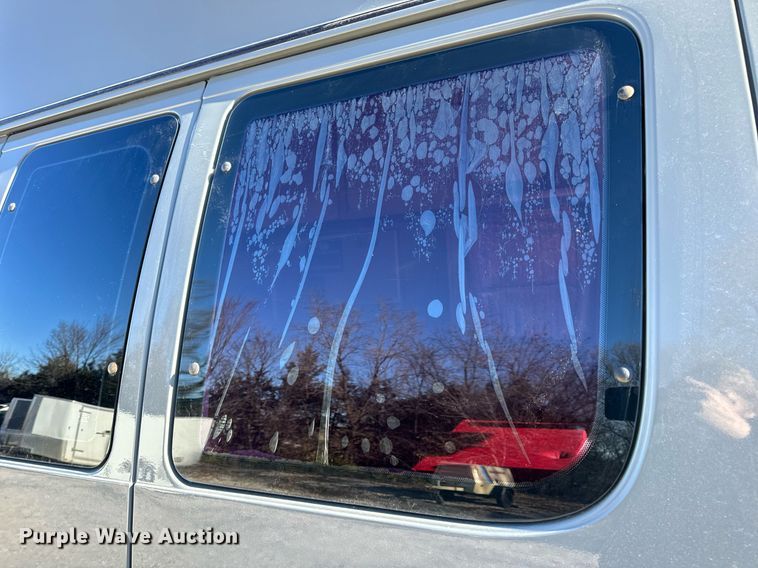 image for item EH7392 1997 Ford ambulance