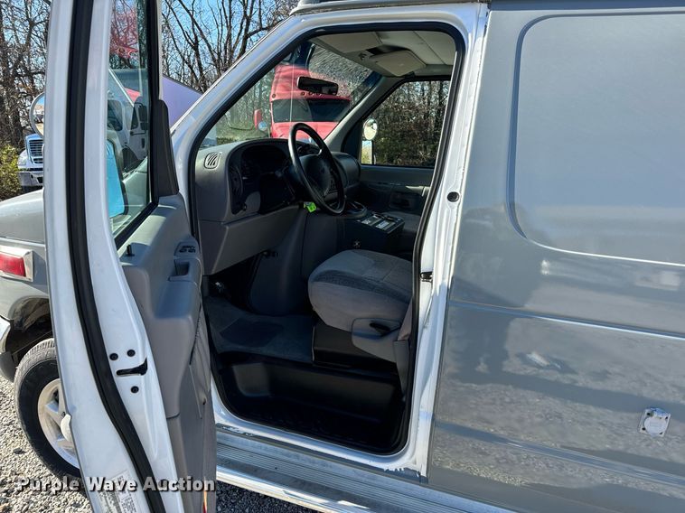 image for item EH7392 1997 Ford ambulance