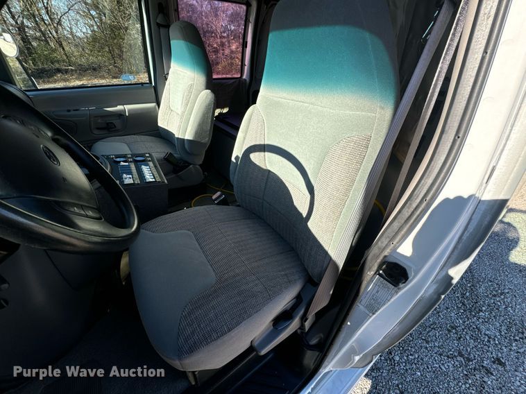 image for item EH7392 1997 Ford ambulance