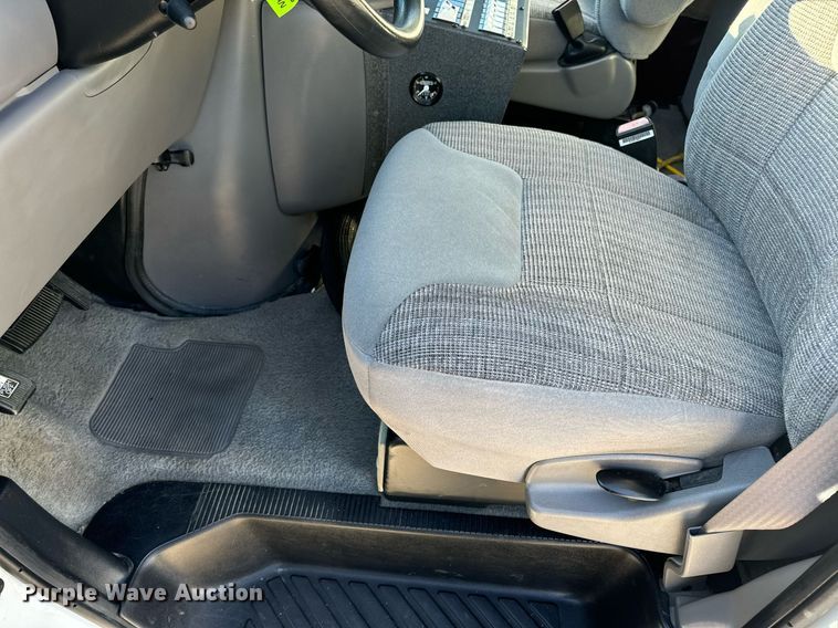 image for item EH7392 1997 Ford ambulance