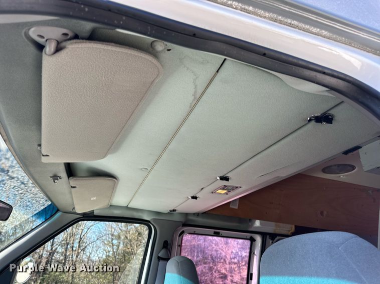 image for item EH7392 1997 Ford ambulance