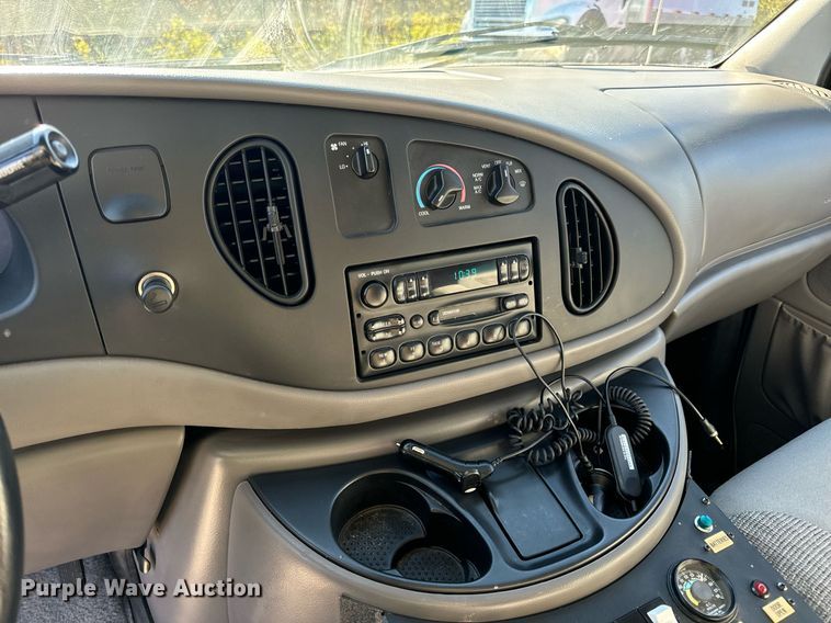 image for item EH7392 1997 Ford ambulance