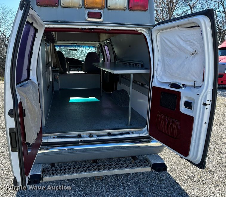 image for item EH7392 1997 Ford ambulance