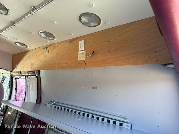 image for item EH7392 1997 Ford ambulance