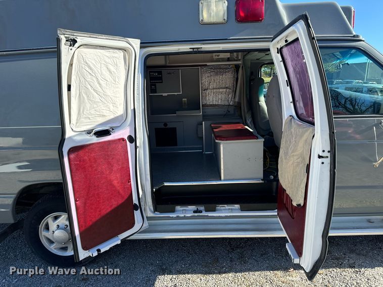 image for item EH7392 1997 Ford ambulance