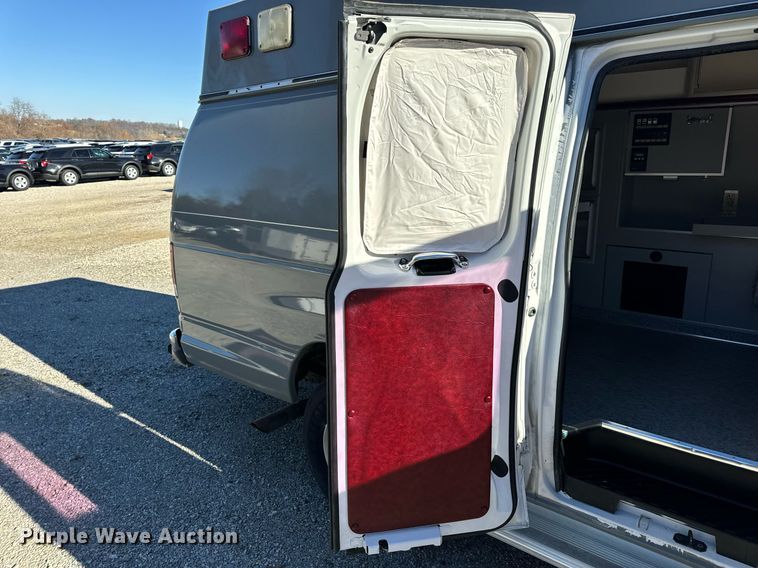 image for item EH7392 1997 Ford ambulance