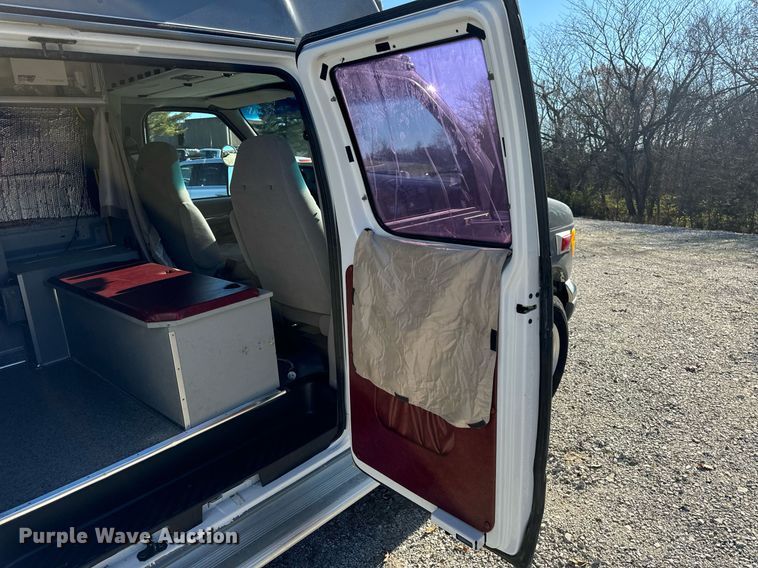 image for item EH7392 1997 Ford ambulance