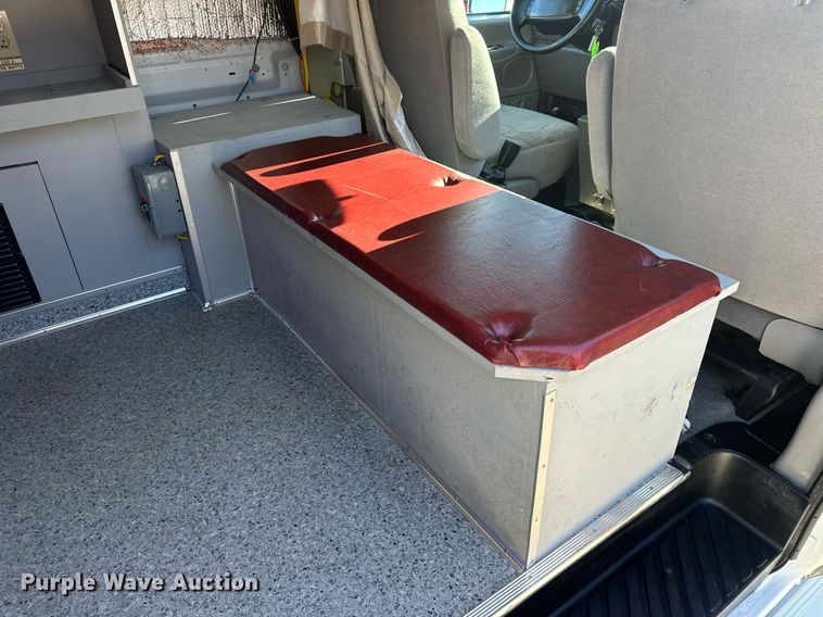 image for item EH7392 1997 Ford ambulance