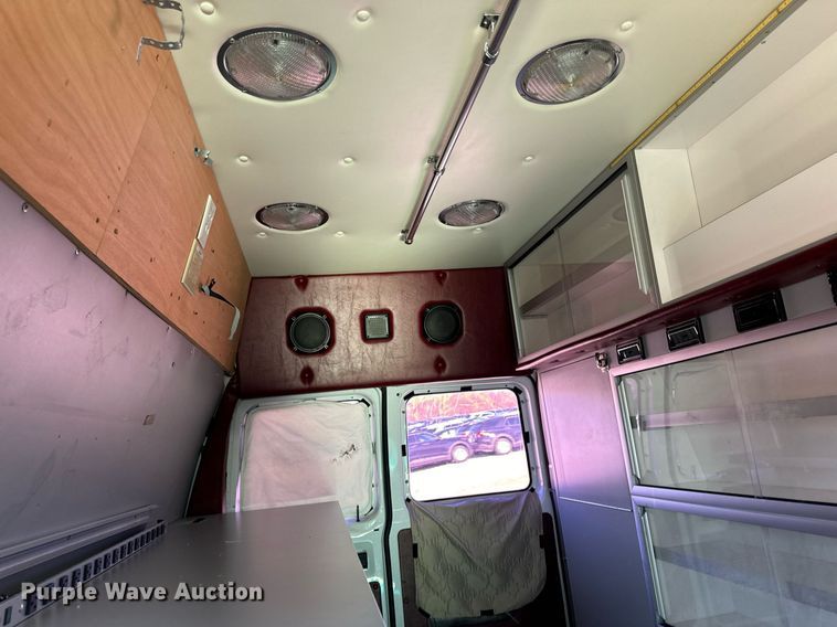 image for item EH7392 1997 Ford ambulance