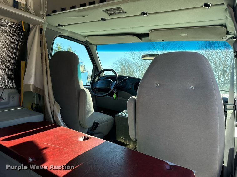 image for item EH7392 1997 Ford ambulance