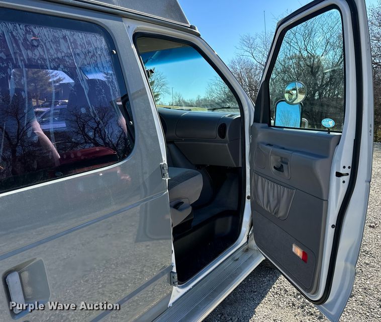 image for item EH7392 1997 Ford ambulance