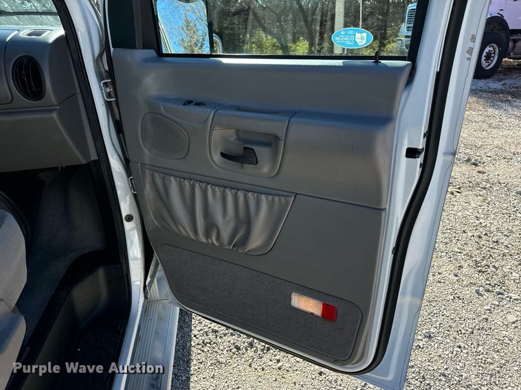 image for item EH7392 1997 Ford ambulance