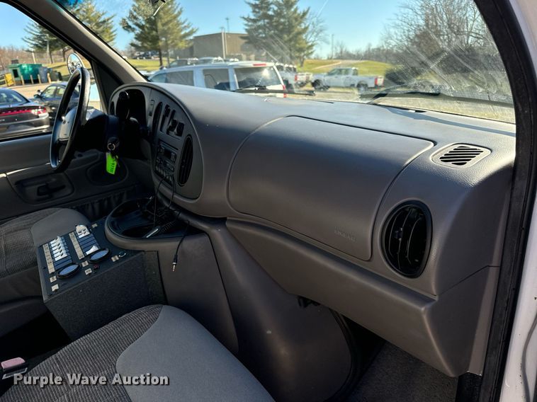 image for item EH7392 1997 Ford ambulance