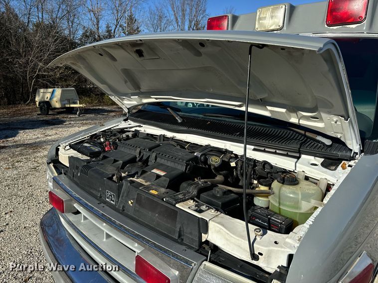 image for item EH7392 1997 Ford ambulance