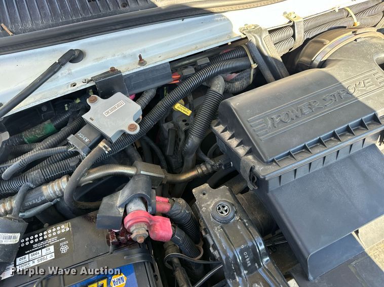 image for item EH7392 1997 Ford ambulance