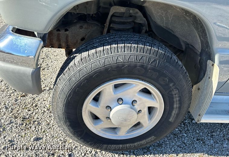 image for item EH7392 1997 Ford ambulance