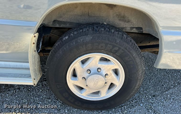 image for item EH7392 1997 Ford ambulance