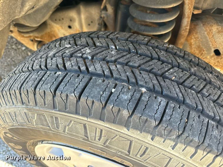 image for item EH7392 1997 Ford ambulance