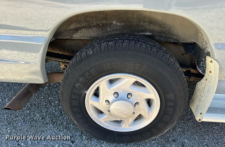 image for item EH7392 1997 Ford ambulance