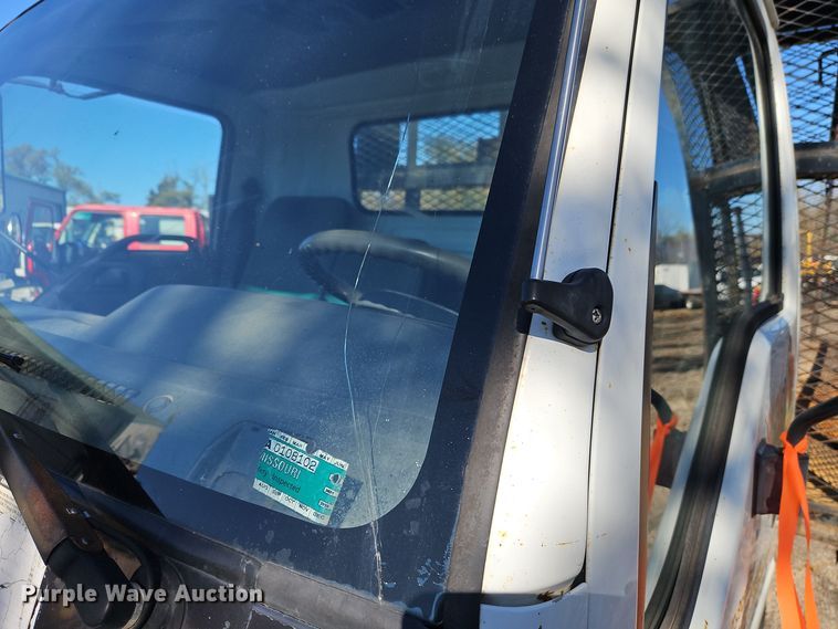 image for item EI8532 2002 Isuzu  NPR flatbed truck