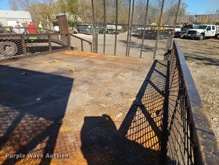 image for item EI8532 2002 Isuzu  NPR flatbed truck