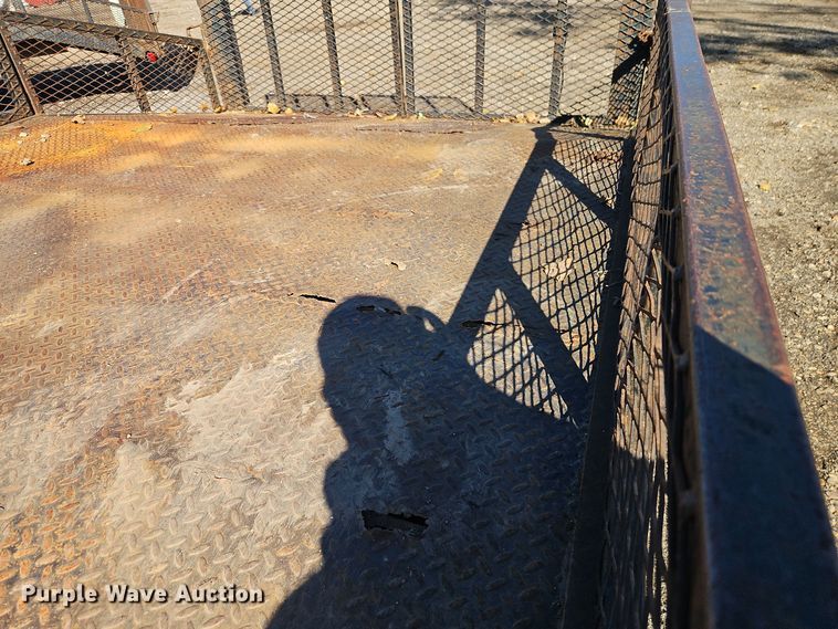 image for item EI8532 2002 Isuzu  NPR flatbed truck