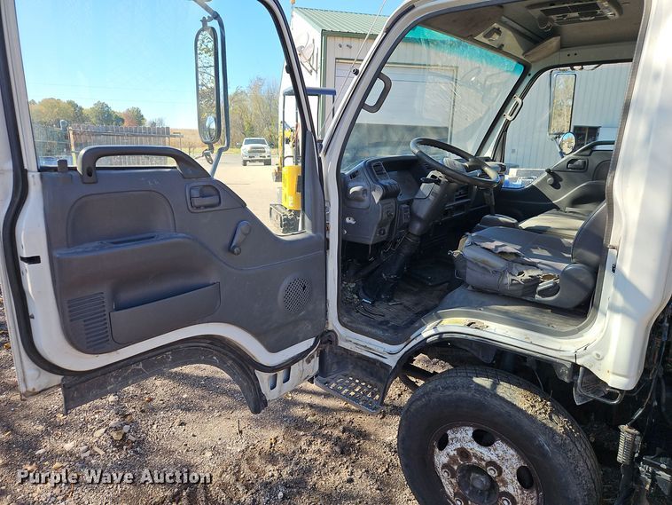 image for item EI8532 2002 Isuzu  NPR flatbed truck