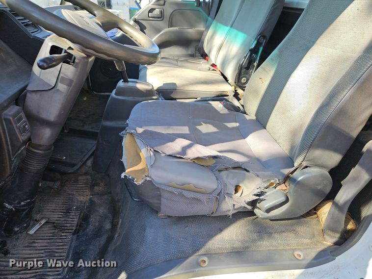 image for item EI8532 2002 Isuzu  NPR flatbed truck